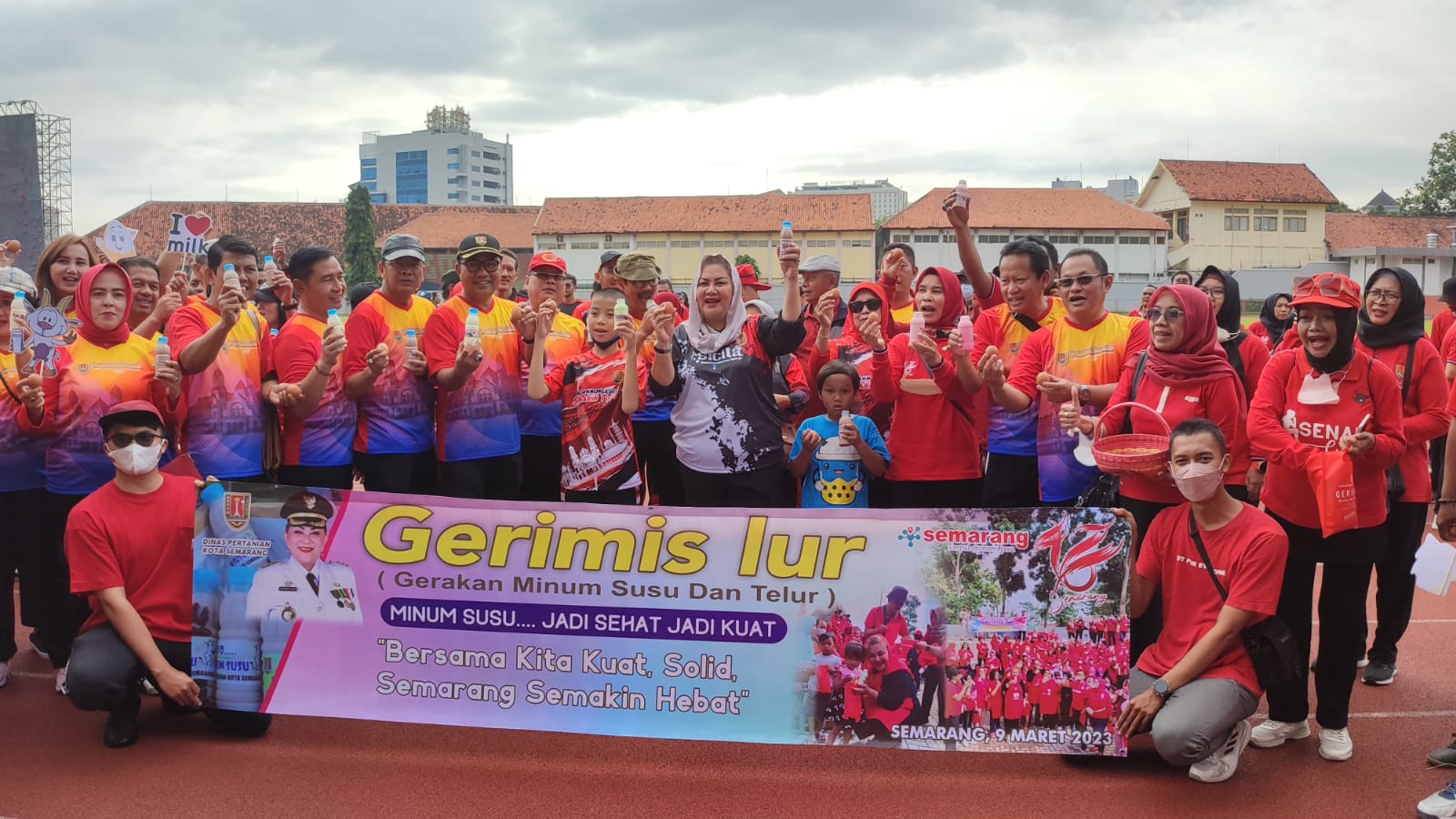 Gerakan Minum Susu dan Telur dalam Rangka Pembukaan Porwakos (Pekan Olahraga Warga Kota Semarang)